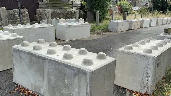 Nisan 2023'te bahçe kapısının önüne konulan metal çit, uzun süren bir hukuk mücadelesini başlattı.