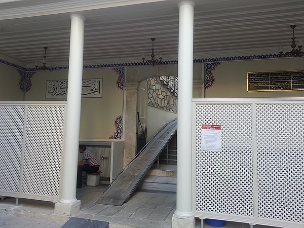 Vakıf yetkililere çağrı yaptı.