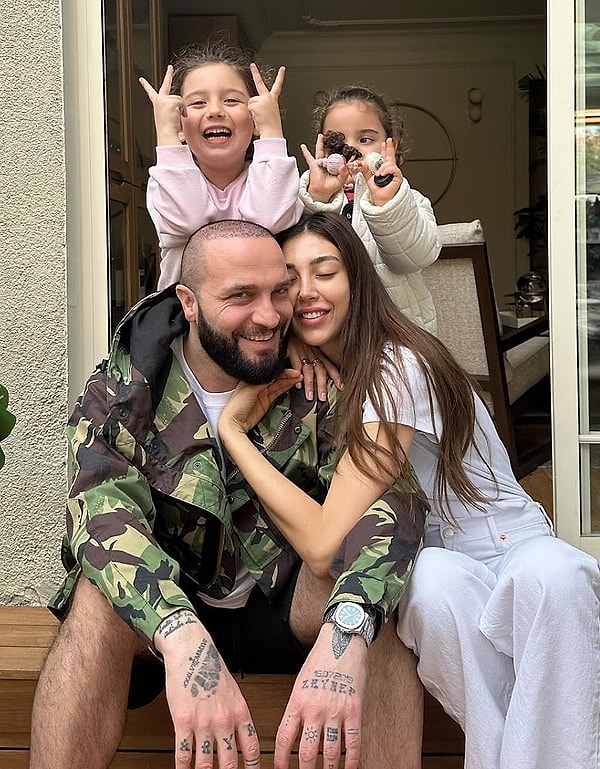 Berkay Şahin ve Özlem Ada Şahin, 2016'da evlenmiş, iki kızlarıyla büyük bir aile olmuşlardı.