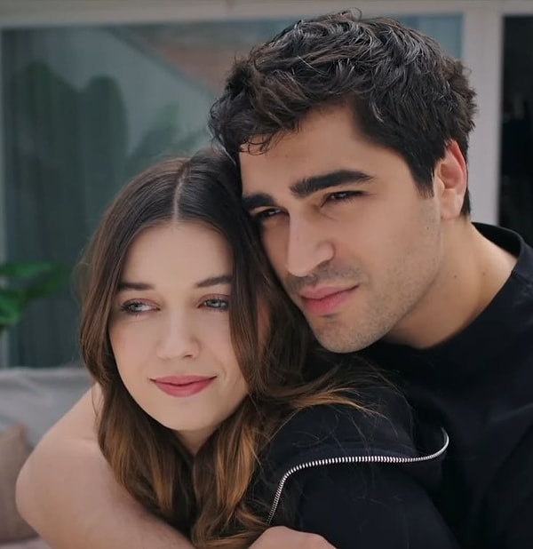 4. sırada Yalı Çapkını'nın Ferit ve Seyran'ı var! Mert Ramazan Demir ve Afra Saraçoğlu'nun canlandırdığı çift %15 oy aldı.