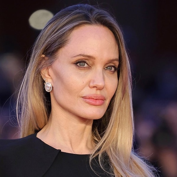 Angelina Jolie'nin gündem olması için kırmızı halıya çıkmasına bile gerek yok!