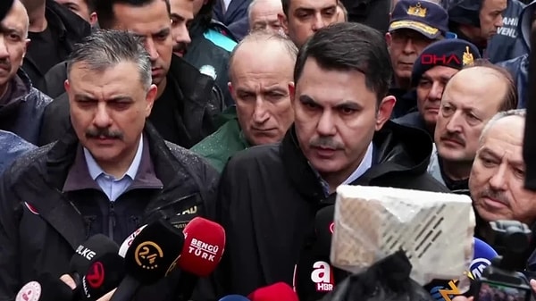İstanbul’da en çok zarar gören yerlerin başında gelen Ayazağa’ya giden İçişleri Bakanı Mustafa Çiftçi ve Çevre, Şehircilik ve İklim Değişikliği Bakanı Murat Kurum son durumu açıkladı.