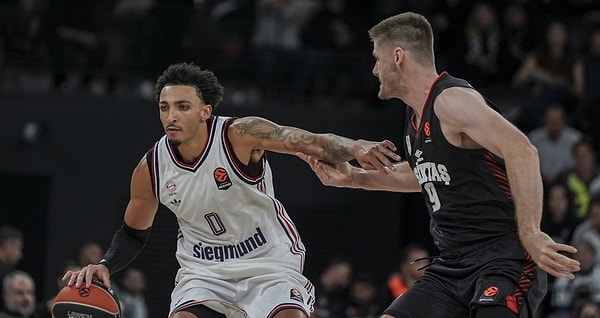 Beşiktaş ilk yarıyı 18 sayı farkla önde kapattı.