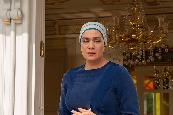 Kızılcık Şerbeti, yeni senaristlerin yazdığı ilk bölümle AB'de 1,80 puan yükselerek 7,06'ya çıktı.