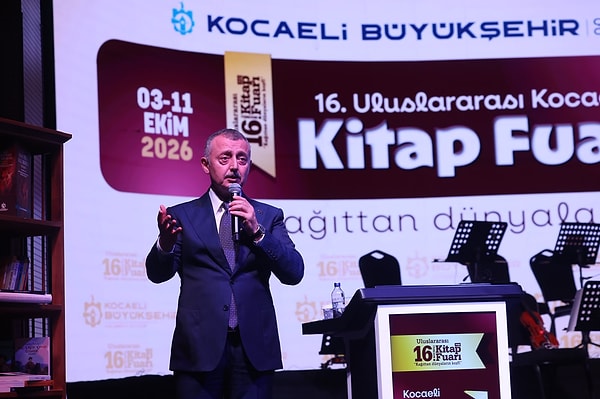 Valimiz İlhami Aktaş, çocuklara harçlıkla birlikte kitap da verilmesini önerdi. Bir şehirde okuma kültürünü kalıcı kılmak için fuarın dışında, yılın geri kalan on bir ayında neler yapıyorsunuz? Kütüphaneler, mahalle okumaları, çocuk programları nasıl ilerliyor?