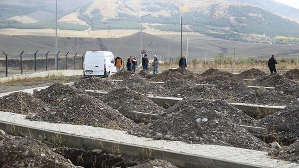 Güvenlik önlemleri eşliğinde teslim alınan top mermisinin Osmanlı-Rus Savaşı'ndan kaldığı değerlendiriliyor.