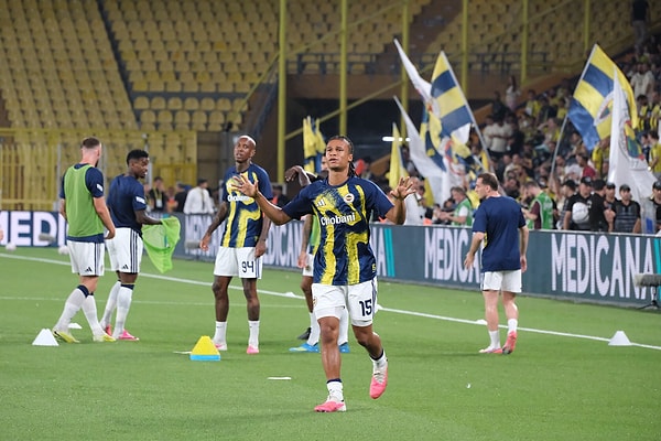 Nathan Ake, Slavia Prag maçında sakatlandı: MR'da orta düzeyli zorlanma çıktı.