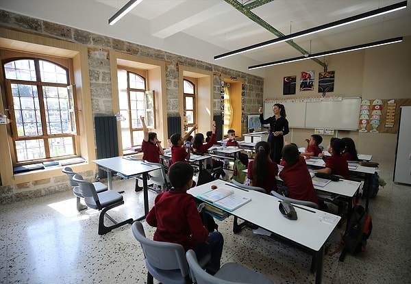 Asırlık Okul Yeniden Öğrencilerine Kavuştu