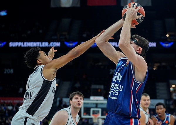 Saric'in üçlüğü maçın sonucunu belirledi.
