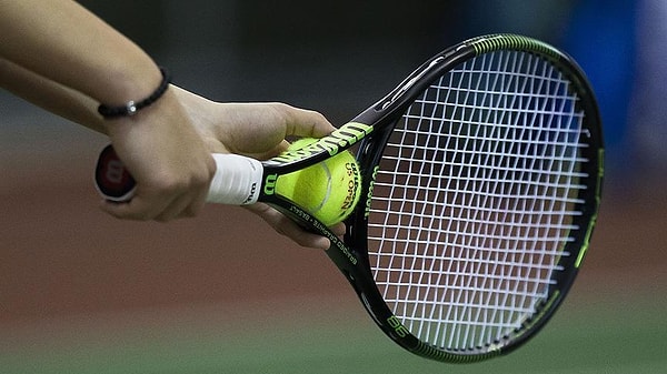 Veri analisti, tenis ve voleybol maçlarında canlı bahisleri 7 saniye geç açtı.