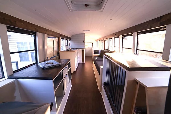 12. Güneş enerjili modern karavan