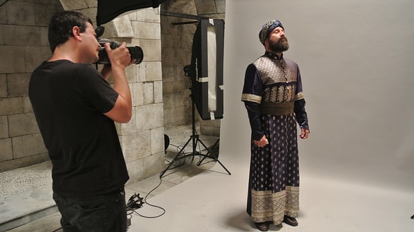 4 sezon ve 139 bölüm süren Muhteşem Yüzyıl, Kanuni Sultan Süleyman döneminin saray hayatını ekrana taşımıştı.