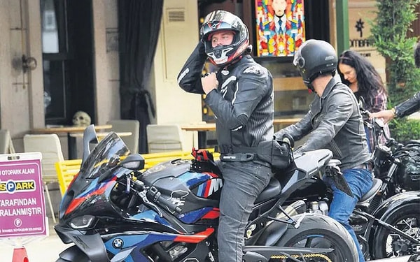 Sabah'tan Gökhan Gökduman'ın haberine göre, motosikletine adının kısaltmasını ve uğurlu sayısını yazdırdığı iddia edildi!