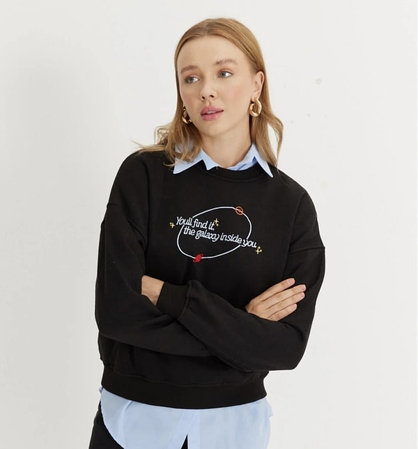 Tubia nakış baskılı oversize kısa kadın sweatshirt net 249,90 TL ve '3 Al 2 Öde' fırsatıyla!