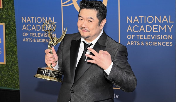Mel Blanc'ın varisi olarak görülen Eric Bauza, seslendirme kariyerinde üç Emmy ödülü kazandı.