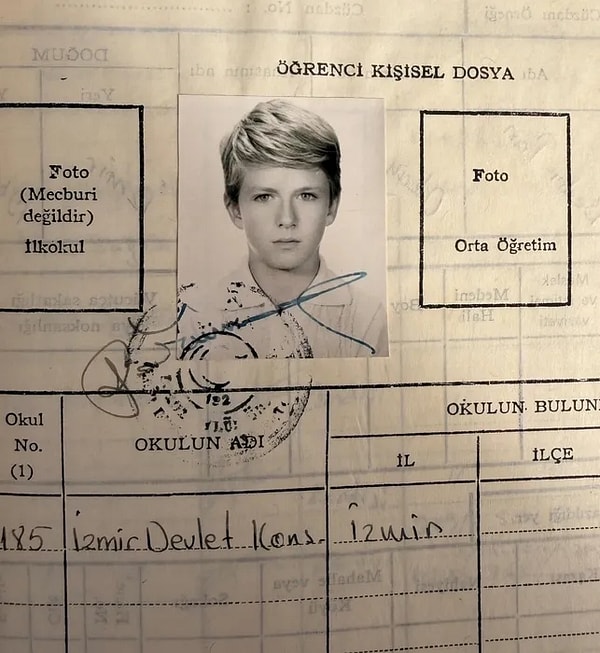 Tan Sağtürk'ün 1980'deki vesikalığının ardında, bale dersine giderken yaşadığı unutulmaz bir sabah var.