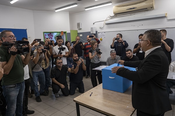 Netanyahu'nun hükümet kurabilmesi için 6 sandalyeye daha ihtiyacı var.
