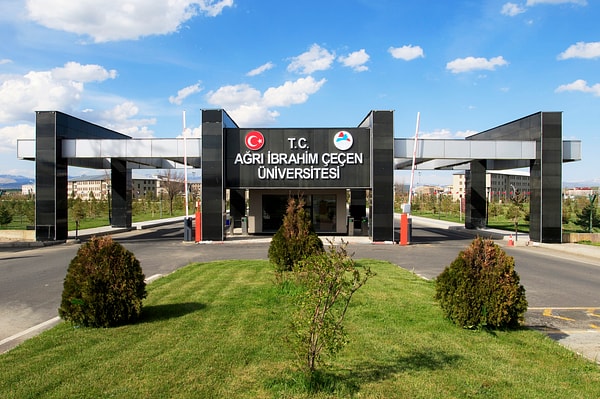 Ağrı'da Doğdu, Rektör Olarak Geri Döndü