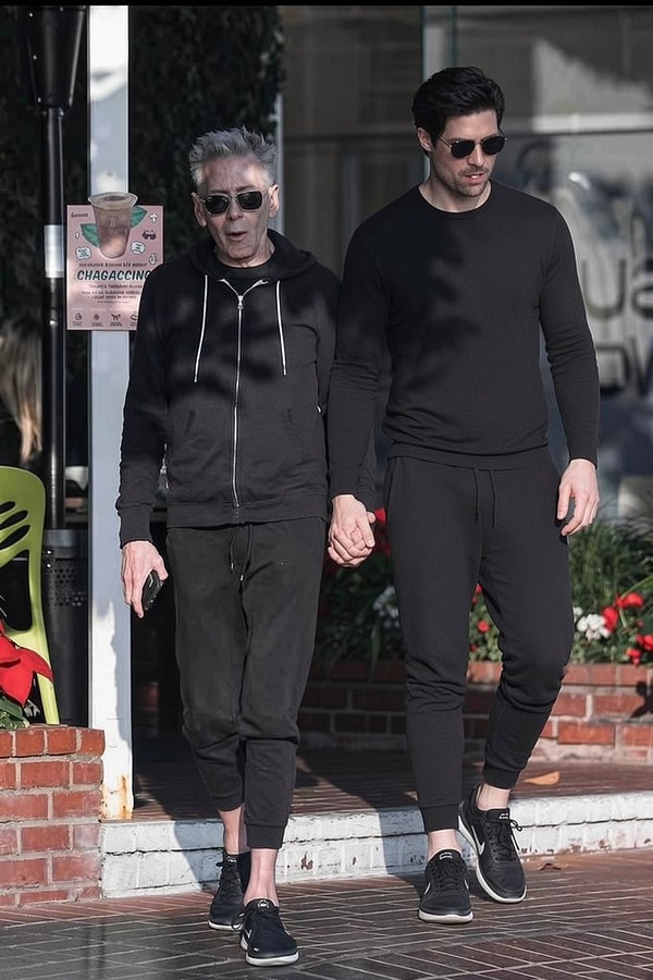 Calvin Klein, bu kez yaklaşık 10 yıldır birlikte olduğu erkek arkadaşı Kevin Baker ile Los Angeles sokaklarında görüntülendi.