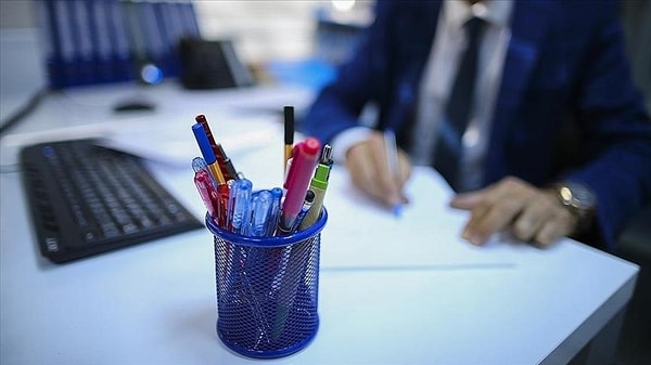 Kamuda yaklaşık 5,4 milyon kişi çalışıyor, kadrolu sayısı 3,5 milyonu aştı.
