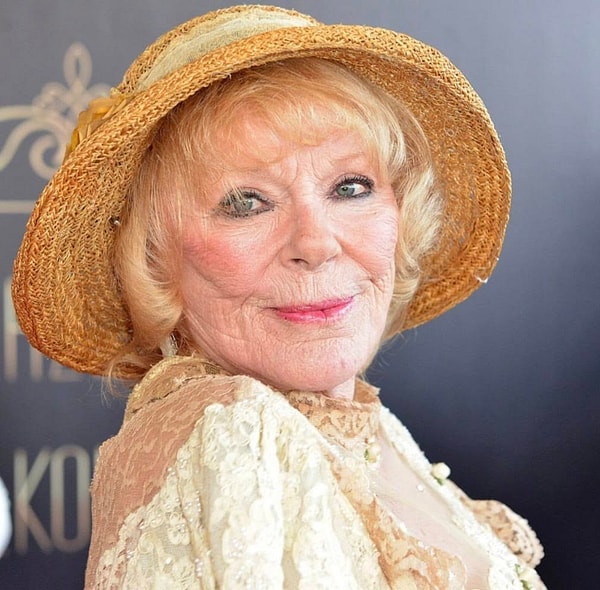 Hollywood'un unutulmaz yıldızlarından Elke Sommer'in 28 Ekim Çarşamba günü, 85 yaşında hayatını kaybettiği öğrenildi.