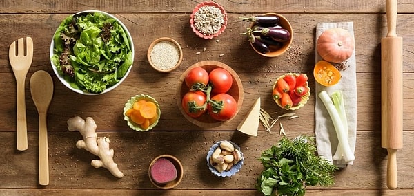Cook something new together and mix a few drinks.