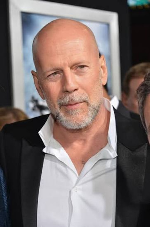 Hollywood'un en sevilen aksiyon yıldızlarından Bruce Willis, yıllarca rol aldığı filmlerle sinema tarihine damgasını vuran isimlerden biri. Ancak ünlü oyuncu, son yıllarda yaşadığı sağlık sorunları nedeniyle sevenlerini üzüyor.