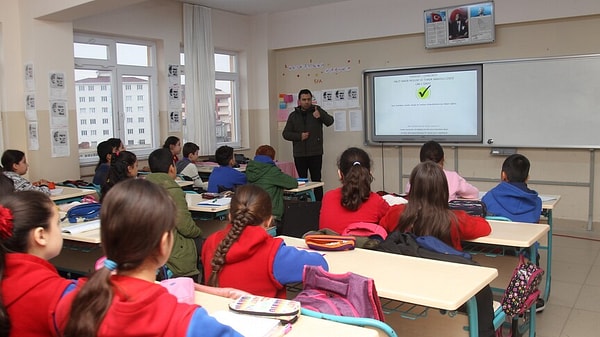 İlkokuldaki Öğretmenler İkiye mi Bölünecek?