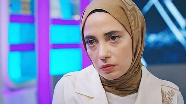 Kızılcık Şerbeti, 5. sezonda Nursema'nın mezarlıkta Asil'in karşısına çıktığı bölümle ekrana gelecekti.