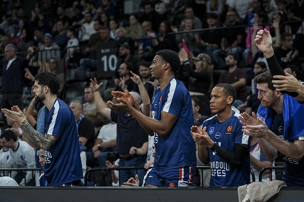 Efes ilk çeyrekten itibaren öndeydi.