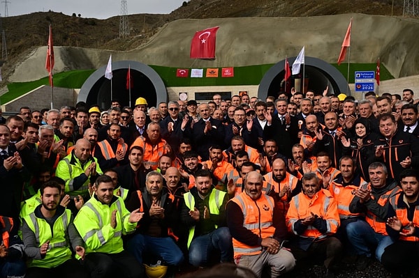 Yolun 4,5 kilometre kısalmasıyla yıllık 103 milyon lira tasarruf sağlanacak ve 1.350 ton karbon emisyonu azalacak.