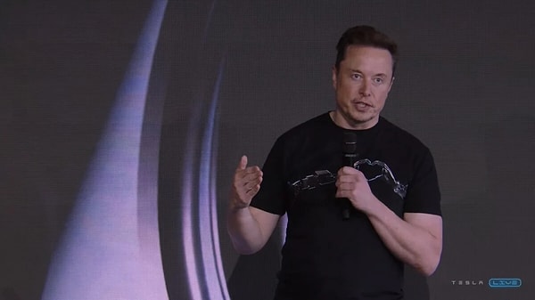 Musk, firmanın planları doğrultusunda iki yeni araç modelini piyasaya sürmek için hazırlandıklarını açıkladı.
