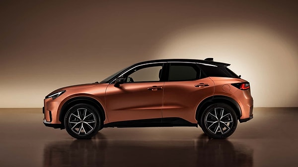 Lexus LBX isimli yeni araç, markanın önceki işlerinin aksine, orta segmente hitap eden özelliklere ve tasarım detaylarına sahip olmasıyla öne çıkıyor.