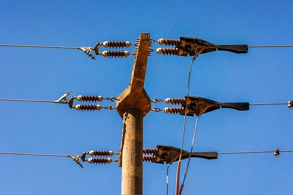 Bu özelliklerin en önemlisi ise tahmin edeceğiniz üzere elektrik akımını herhangi bir yalıtıma ihtiyaç duymadan kontrol edebilmesi.