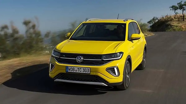 Sevilen araçlarını yenilemeye devam eden Volkswagen, son 4 yılda 1.2 milyon gibi önemli bir satış rakamına ulaşan T-Cross'un makyajlanan modelini nihayet tanıttı.