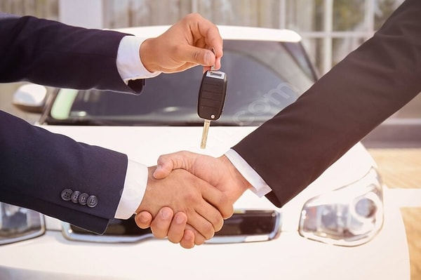 Artan otomobil fiyatları nedeniyle yaygınlaşan ikinci el araç ticareti, son günlerde yapılan usulsüzlüklerle gündeme geldi.