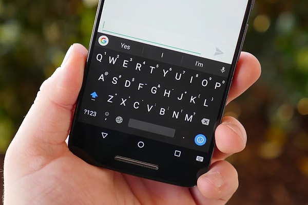 Son olarak, yakında gelecek özellikler ile beraber sesli yazma özelliğinin kullanıldığı zamanlarda Gboard klavye erkanı küçülerek, kullanıcıya daha fazla alan tanınacak.