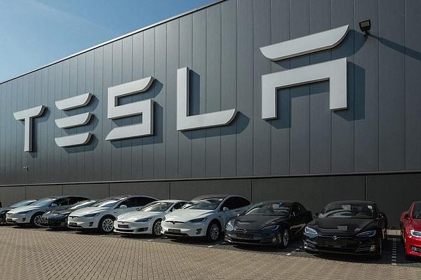 Ünlü otomobil üreticisi Tesla, rekabetin giderek arttığı elektrikli araç piyasasında daha fazla alıcı bulmak ve müşterileri kendine çekmek için harekete geçti.