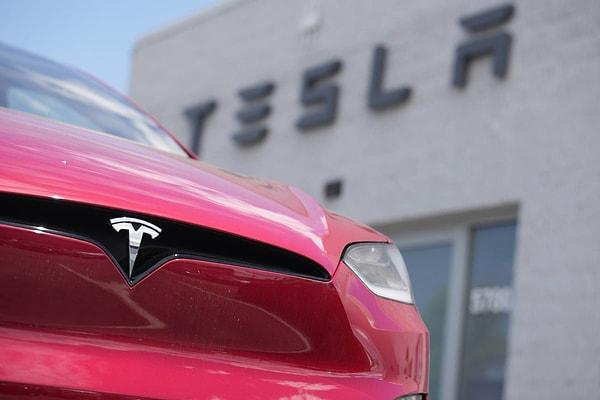 Tesla'nın ülkemizde satılan tek otomobili Model Y hakkında ise şimdilik bir değişiklik yok. Nisan ayında Türkiye'ye ayak basan araç, şu ana kadar 5 bin teslimat ile beklenenin üstünde bir satış rakamına ulaştı.