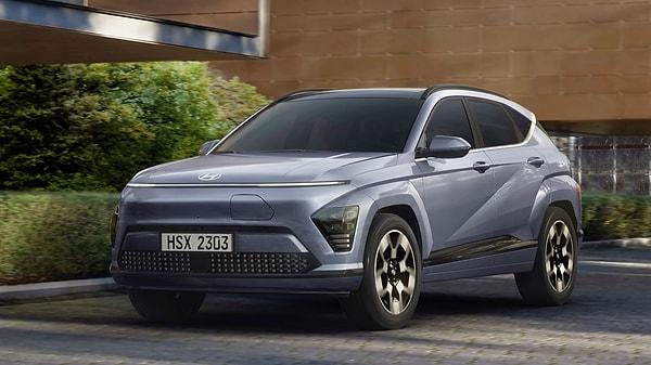 Yeni Hyundai KONA, önceki nesillerine kıyasla daha cesur, büyük boyutlu ve dinamik bir tasarım ile bizleri karşılıyor. Sevilen SUV, her yaşam tarzına uygun olan kullanım rahatlığıyla dikkat çekiyor.