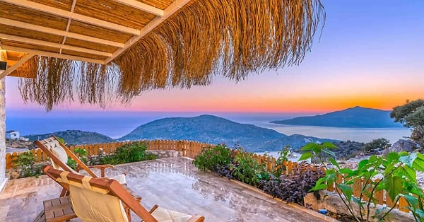 9. Kalkan manzaralı taş ev