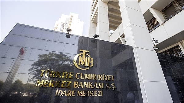 Cumhurbaşkanlığı seçimleri sonrası hükümet ekonomi politikalarında yeniden değişime gitmiş ve Merkez Bankası yüksek enflasyona rağmen düşük faiz ısrarından vazgeçmişti.