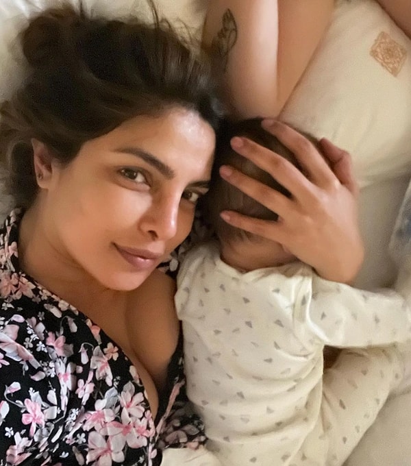 Priyanka bu duruma gelebilmek için en sağlıklı ve en güvenilir bir süreçten geçmeyi kabul etti. Son paylaşımlarında Priyanka, çocuk isteği konusundaki hevesini belirterek, bu hayalini gerçekleştirmek için 30'larında yumurtalarını dondurduğunu söyledi.