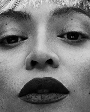 "Cüretkar" başlıklı moda defterinin 24. sayısı için Beyoncé de dahil olmak üzere dokuz farklı kapak yıldızı yer alacak.
