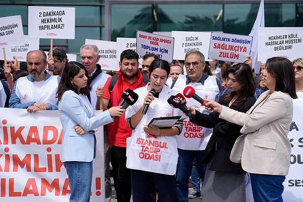 İstanbul Tabip Odası ise yeni sistemin sağlıkta şiddete davetiye çıkaracağını ve kamu sağlık merkezlerinde kaos yaratacağını savunarak, uygulamadan vazgeçilmesi gerektiği yönünde bir çağrı yapmıştı.