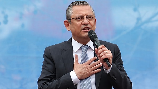 Erdoğan ayrıca emekli maaşlarının düşük olduğunu savunan muhalafeti hedef alarak şunları ekledi: "Aslında Grup Başkanımız Abdullah Güler gerekli açıklamaları yaptı. En düşük emekli maaşının 12 bin 500 lira olacağını açıkladı. Bütün bunlara rağmen muhalefet bakıyorsunuz, düşünmeden, görüşmeden, konuşmadan “asgari ücret 17 bin” diyor. Bunların sırtında maalesef küfe yok."