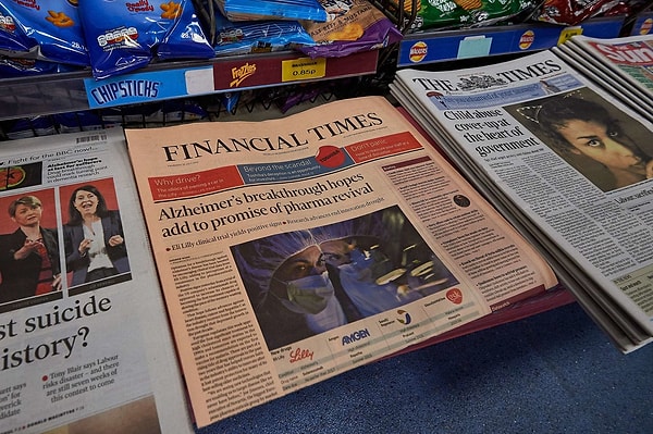 İngiltere'nin önde gelen ekonomi gazetelerinden Financial Times, son dönemde Türkiye'ye giren yabancı sermayenin olası küresel ya da yerel şoklar nedeniyle ülkeyi "hızla" terk edebileceğini yazdı.