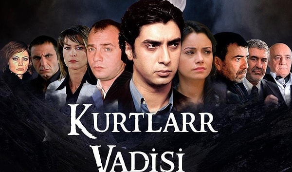 Kurtlar Vadisi, Türk televizyon tarihinde seviyeyi kimsenin ulaşamadığı bir noktaya koyan en iddialı dizilerden biri. 15 Ocak 2003 tarihinde Show TV'de "Bu bir mafya dizisidir" sloganıyla başlayıp ilk 97 bölümüyle reyting rekorları kıran diziyle ilgili yıllar sonra ise hala ortaya çıkan bazı detaylar konuşuluyor.