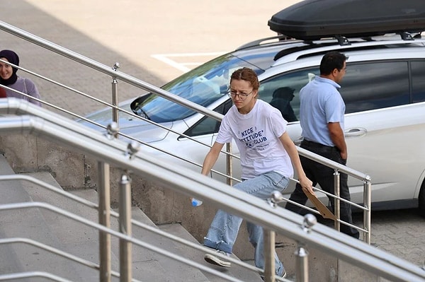 ÖSYM yönetmeliğine göre, sınavın kalan süresine ekleme yapılması gerekirken, salon başkanınca ve gözetmenler sadece 15 saniyelik bir hak tanıdı.