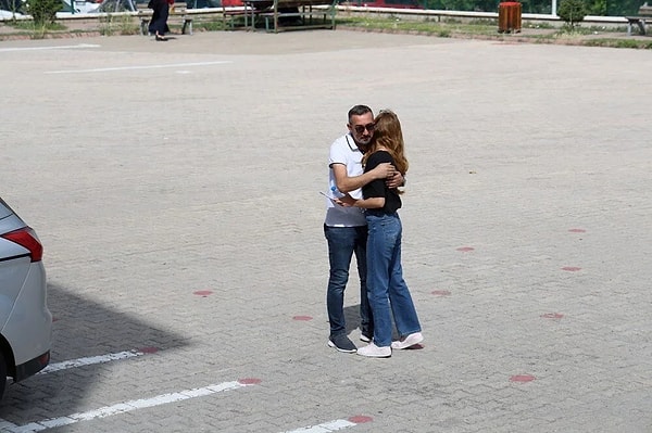 Çocuğu sınava giren Ahmet Yıldırım, ÖSYM’ye teşekkür ederek şunları söyledi: “Sınavda bir öğrenci rahatsızlanmıştı. Yaşanan hengamede 30-40 dakikalık bir kayıp oldu. ÖSYM sınav tekrarı kararıyla öğrencilerimizin mağduriyetini giderdi.”